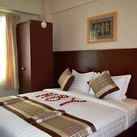 Hotel Broadway Rangun Kültér fotó