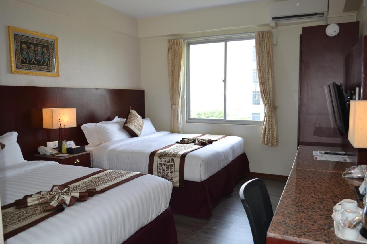 Hotel Broadway Rangun Kültér fotó