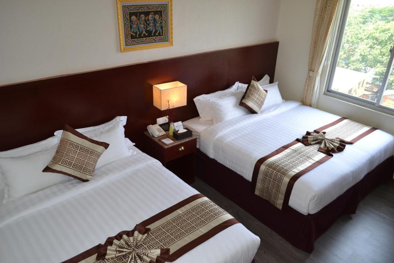 Hotel Broadway Rangun Kültér fotó