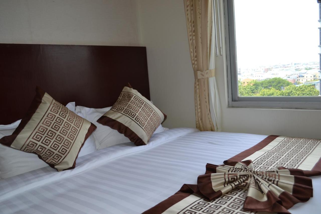 Hotel Broadway Rangun Kültér fotó