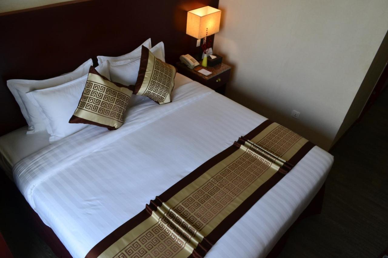 Hotel Broadway Rangun Kültér fotó