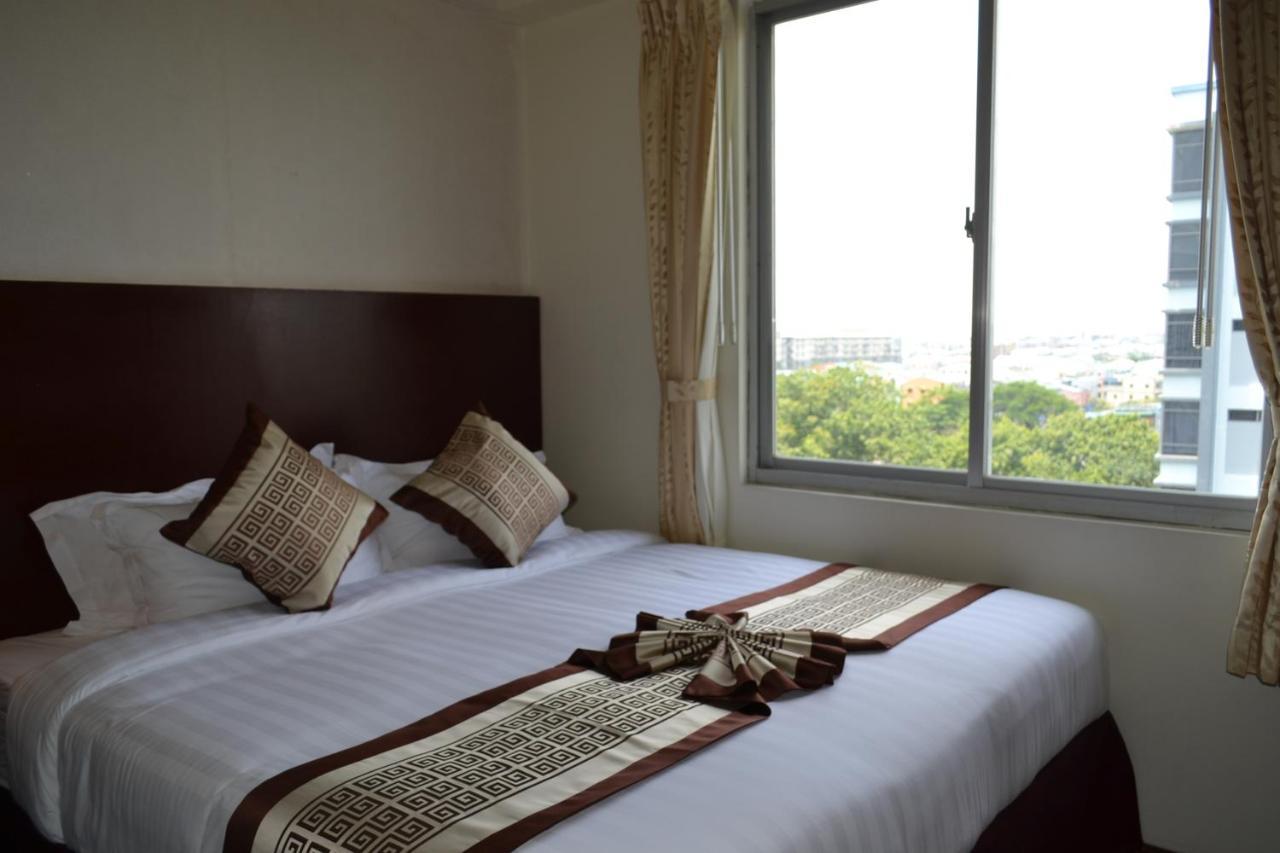 Hotel Broadway Rangun Kültér fotó
