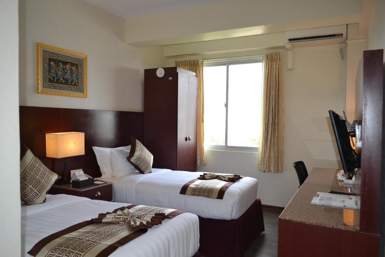 Hotel Broadway Rangun Kültér fotó