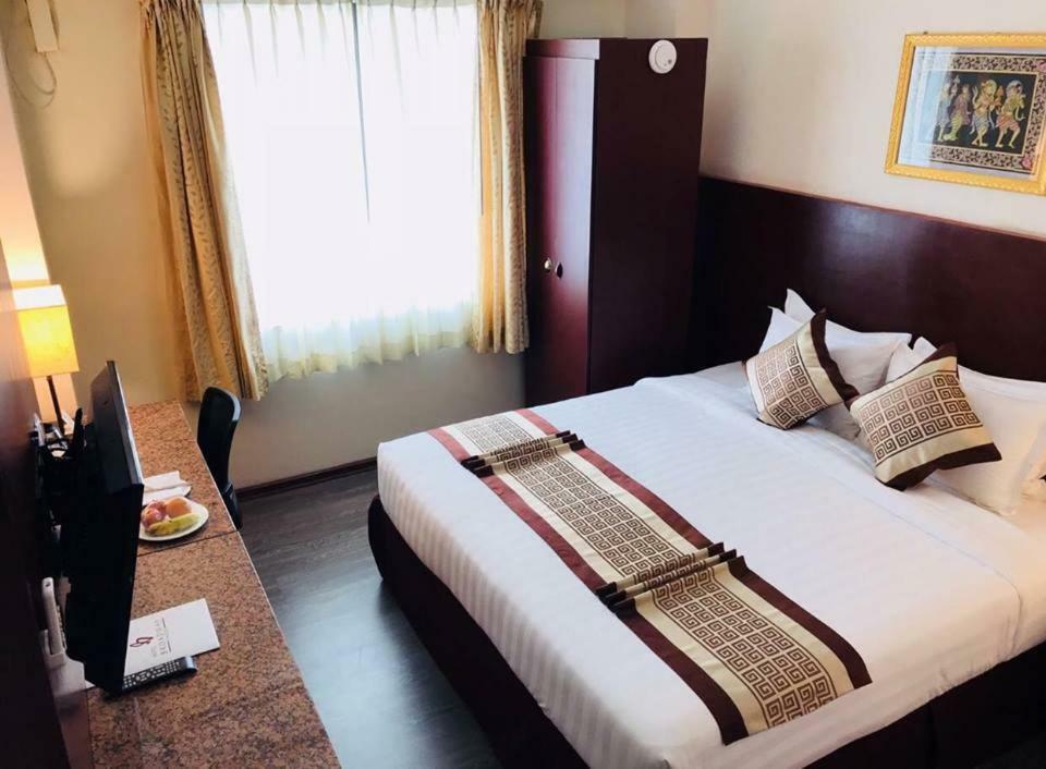 Hotel Broadway Rangun Kültér fotó