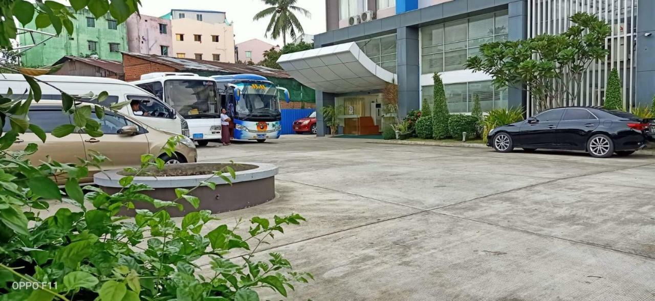 Hotel Broadway Rangun Kültér fotó